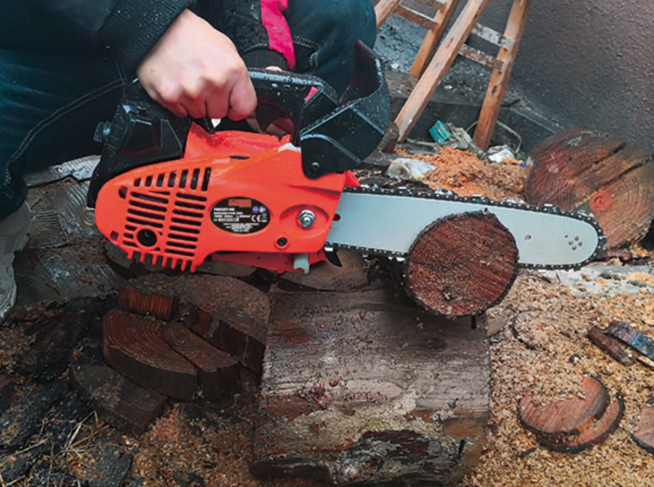 PRUNING CHAINSAW